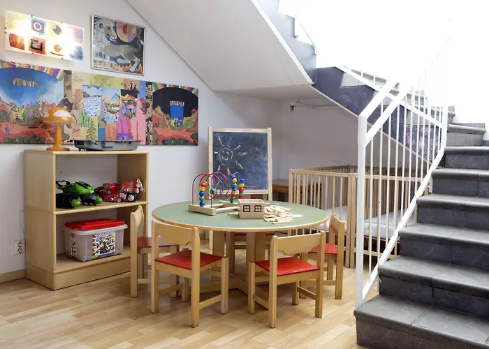 Hi Haraldsheim بيت شباب *